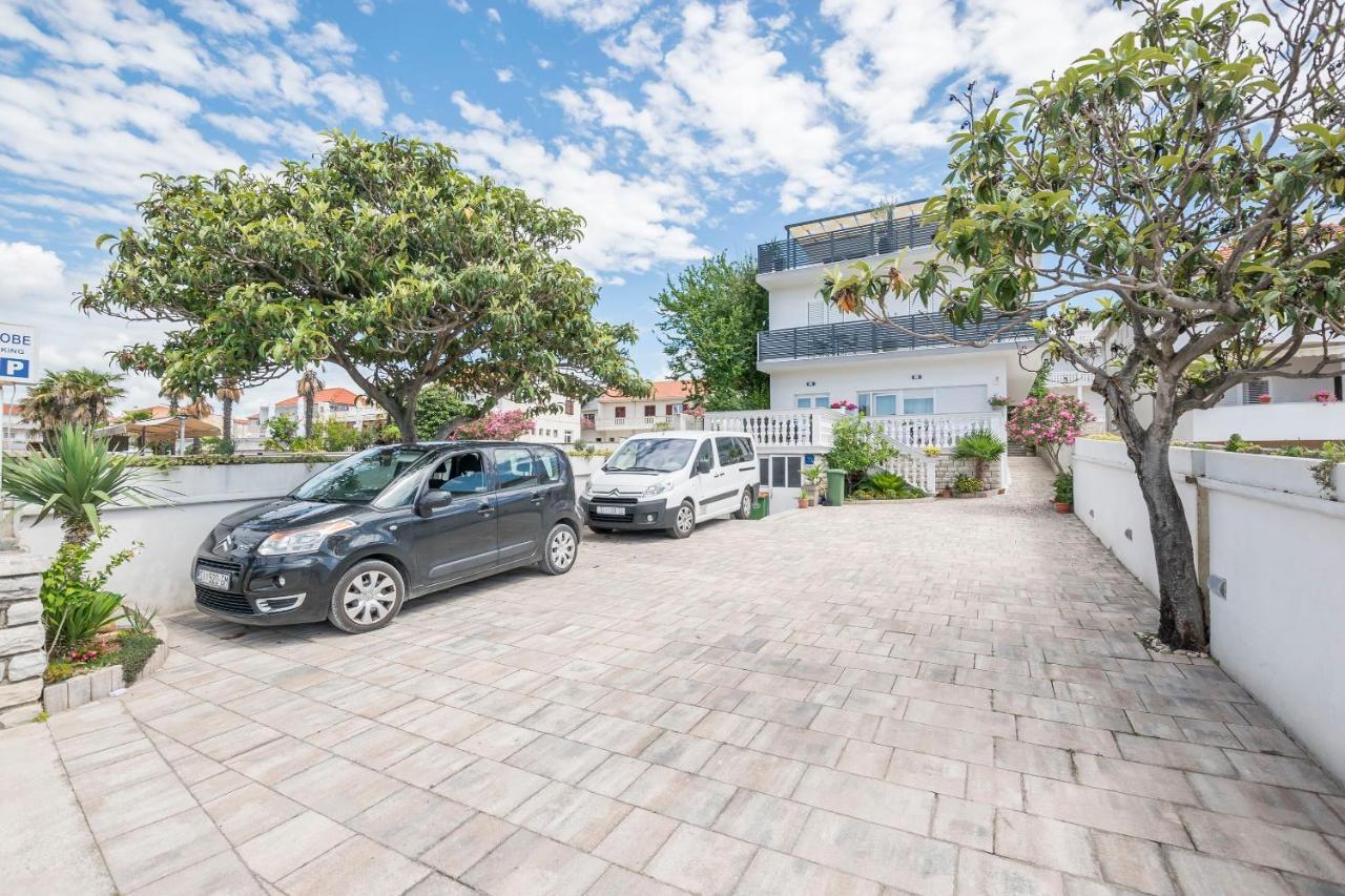 Apartments And Rooms Mare Vodice Eksteriør billede