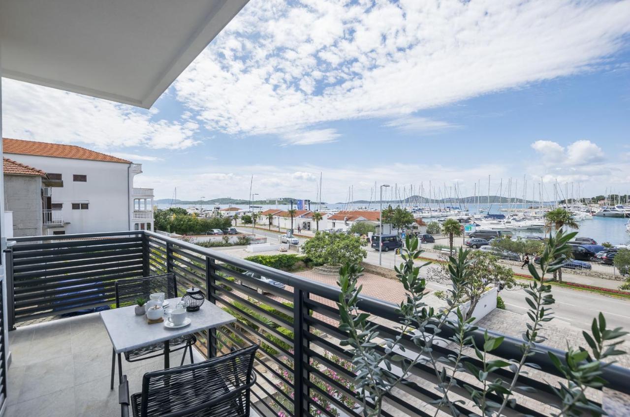 Apartments And Rooms Mare Vodice Eksteriør billede