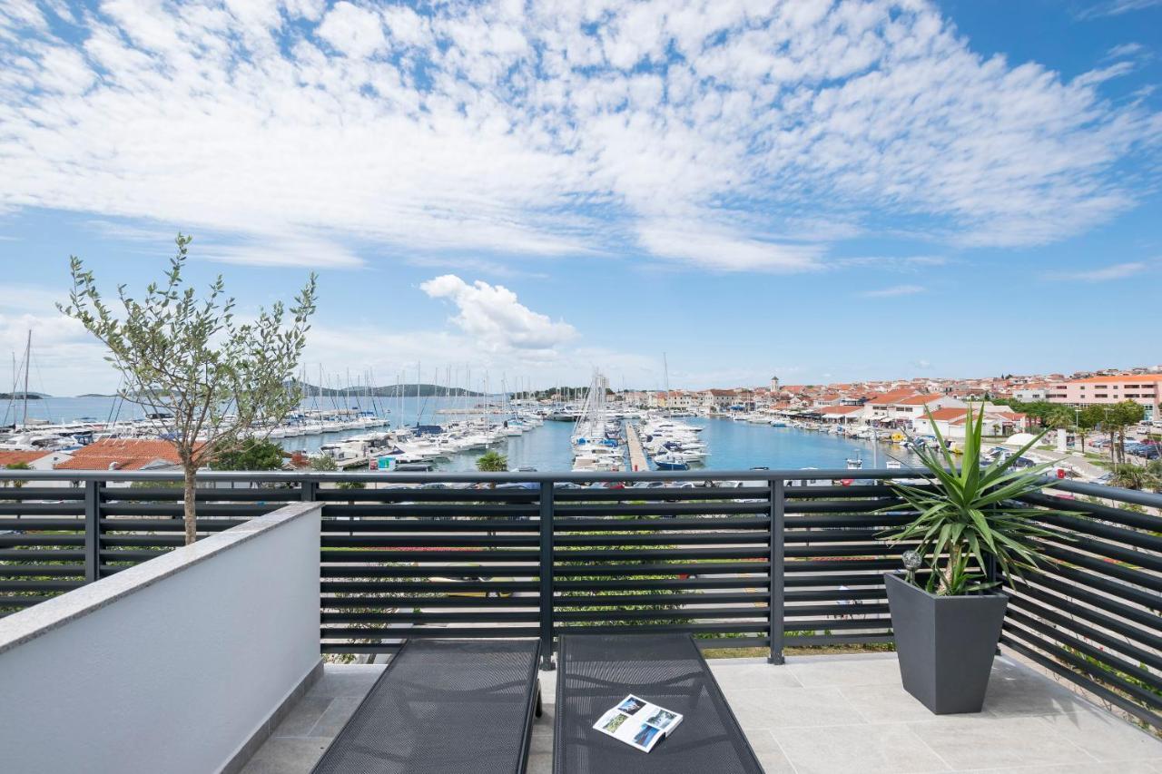 Apartments And Rooms Mare Vodice Eksteriør billede