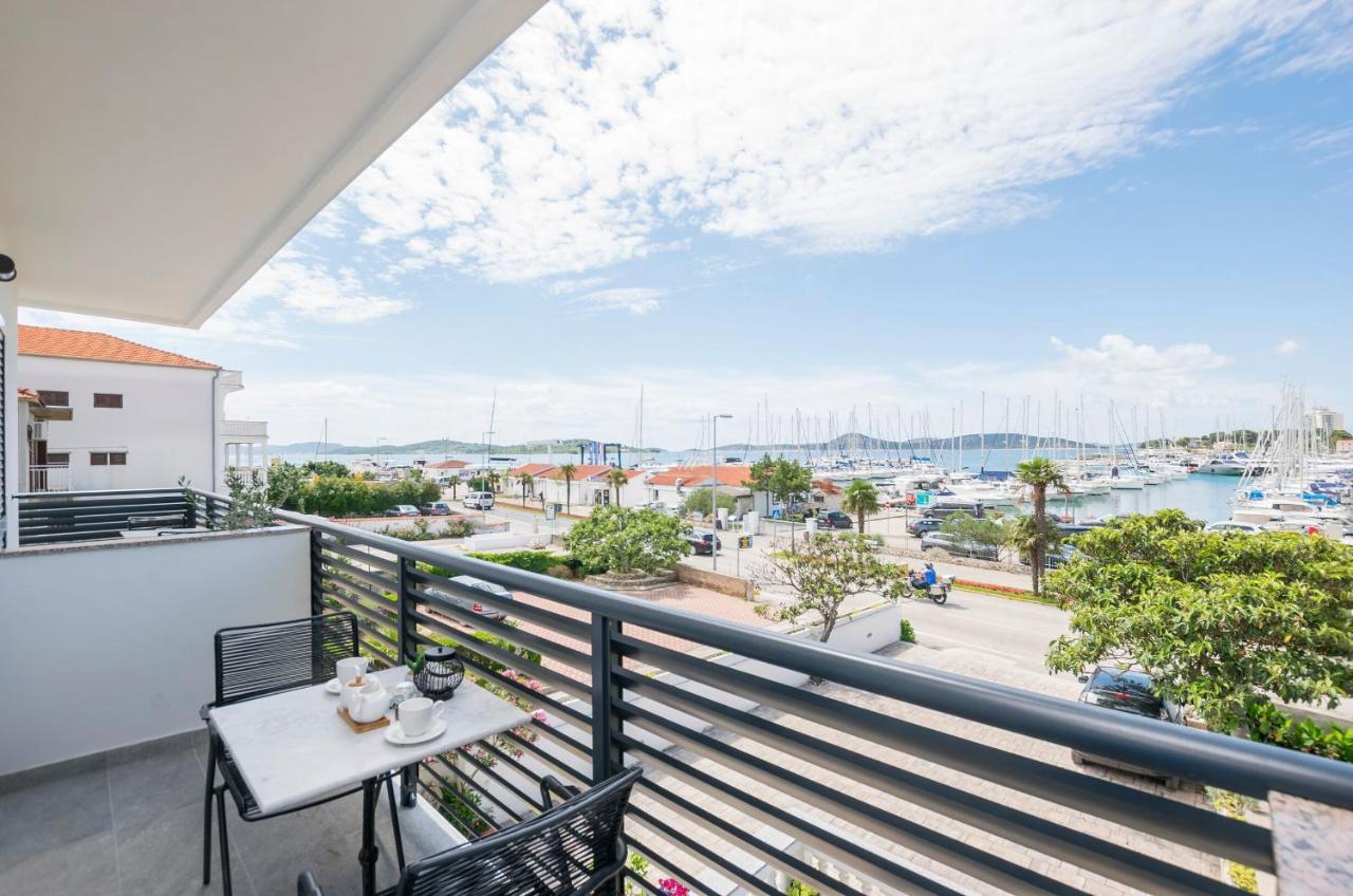 Apartments And Rooms Mare Vodice Eksteriør billede
