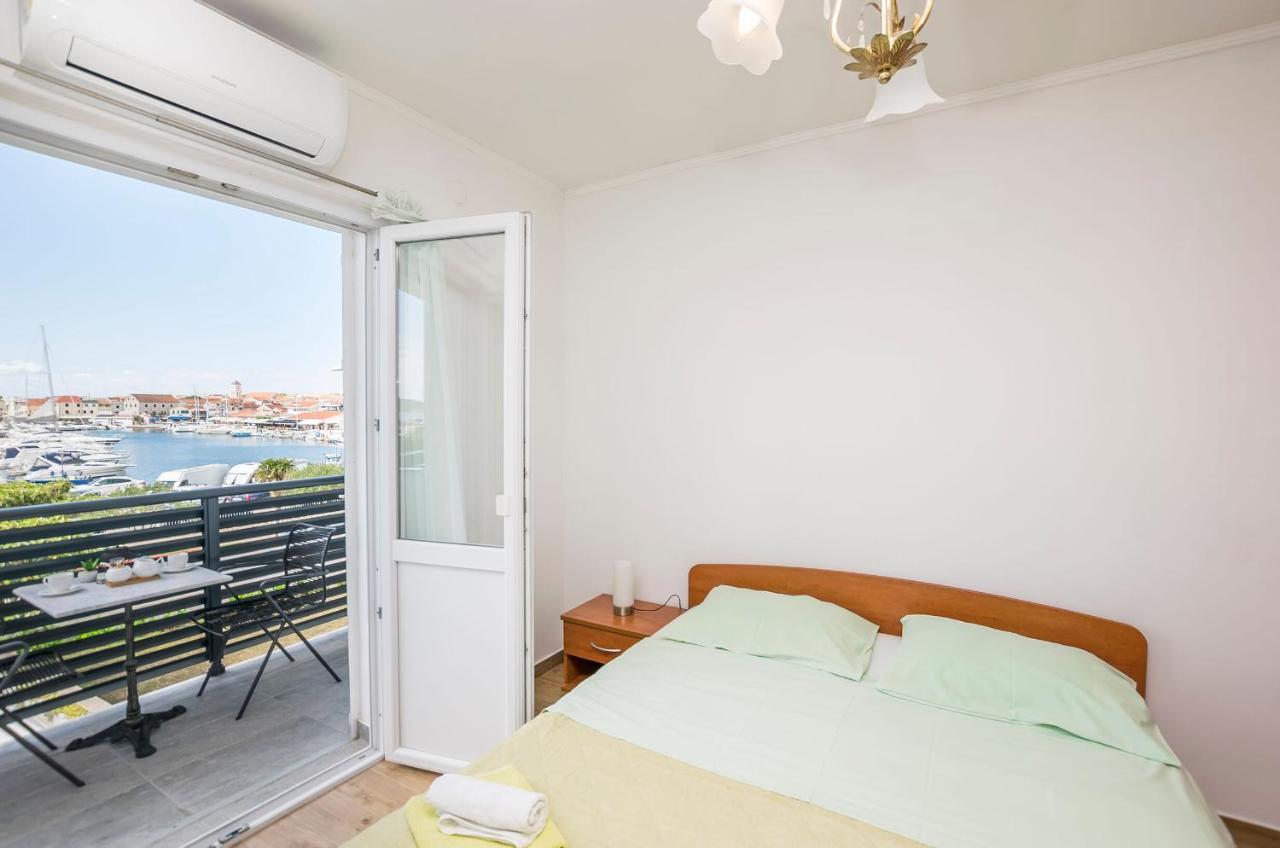 Apartments And Rooms Mare Vodice Eksteriør billede