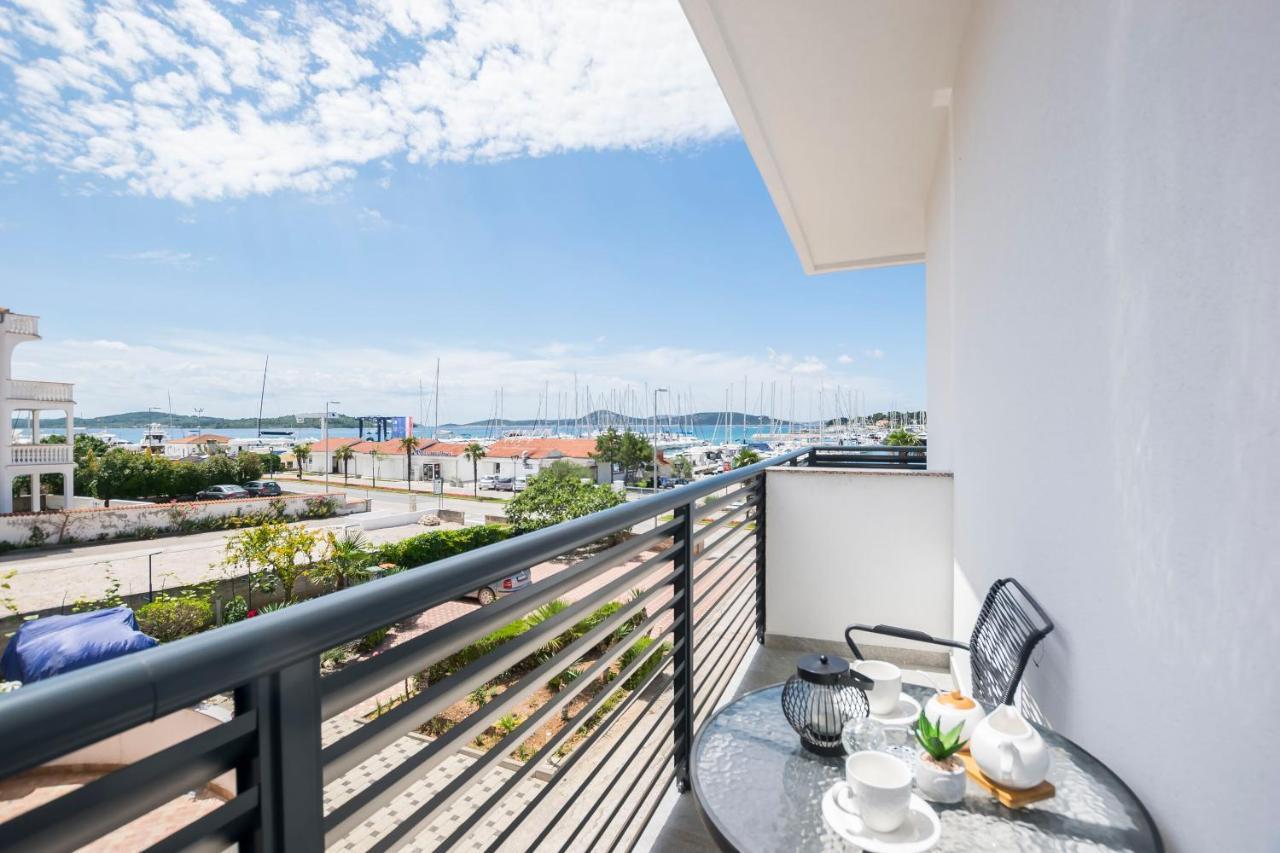 Apartments And Rooms Mare Vodice Eksteriør billede