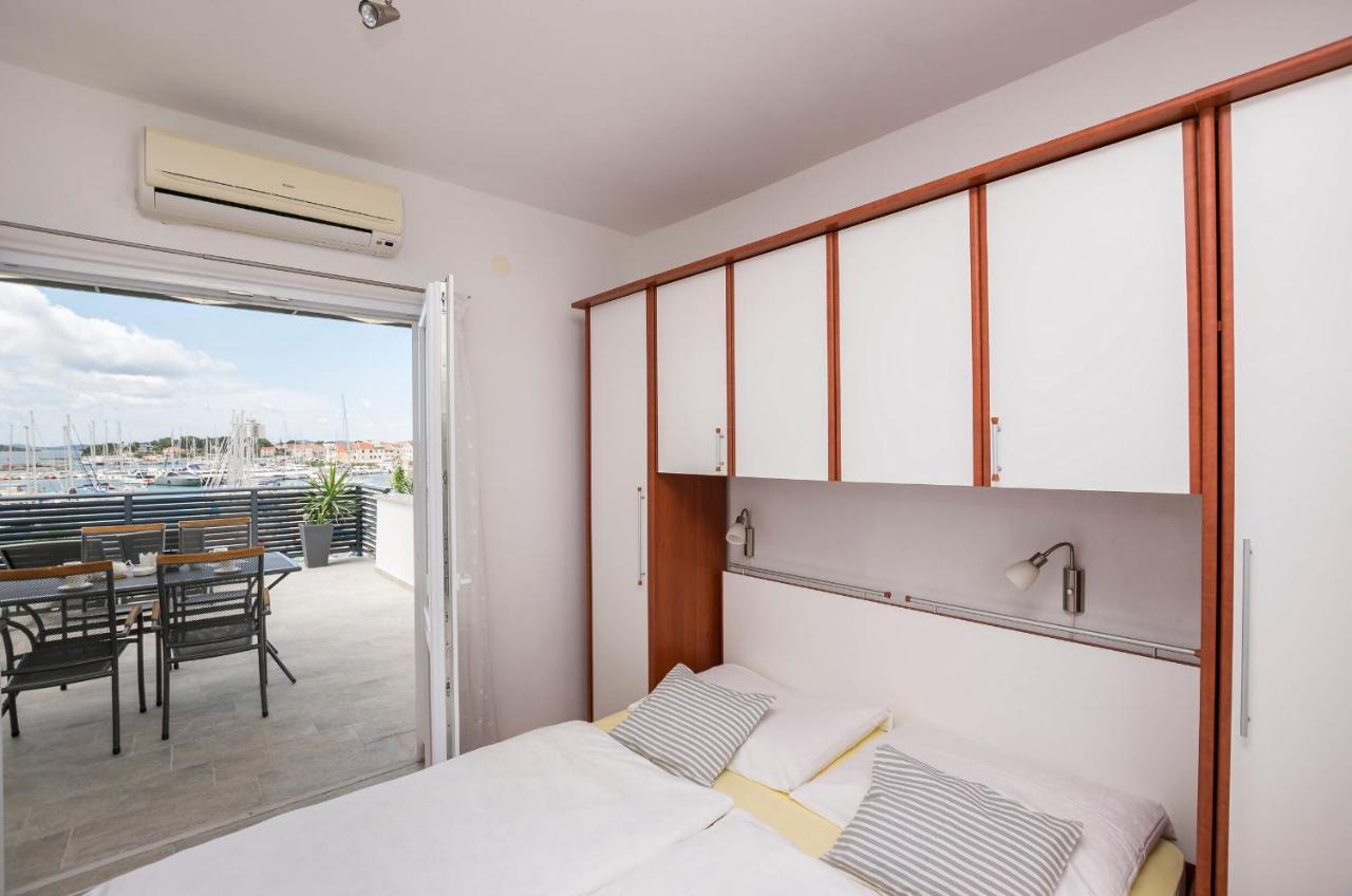 Apartments And Rooms Mare Vodice Eksteriør billede