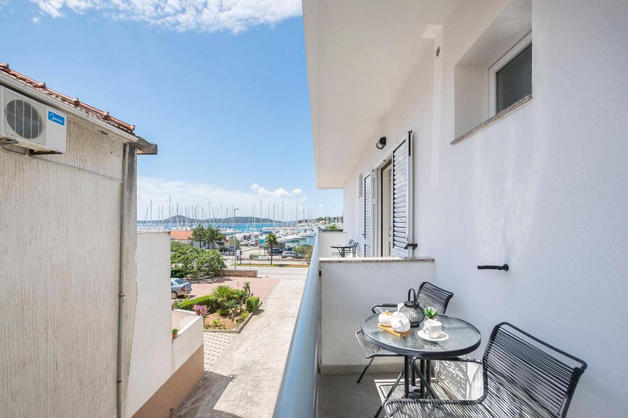 Apartments And Rooms Mare Vodice Eksteriør billede