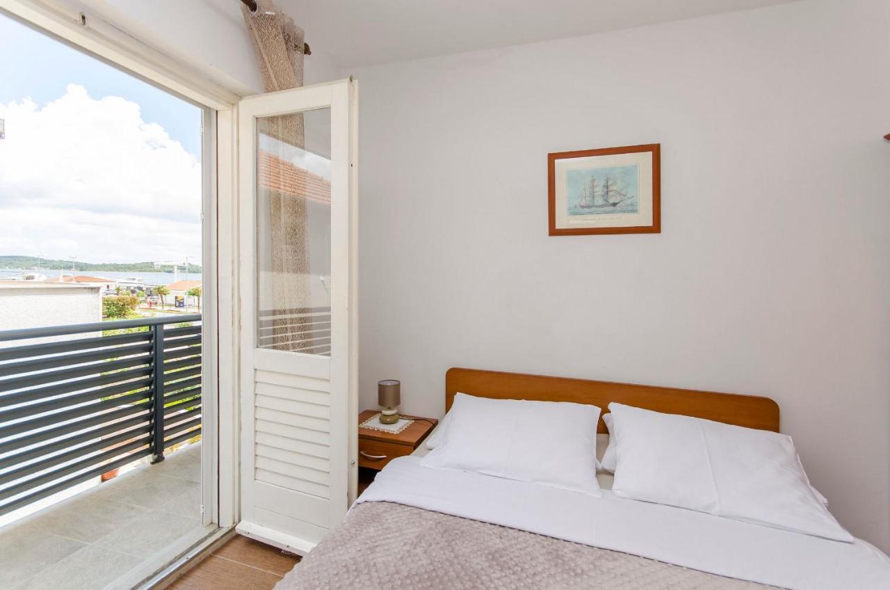 Apartments And Rooms Mare Vodice Eksteriør billede