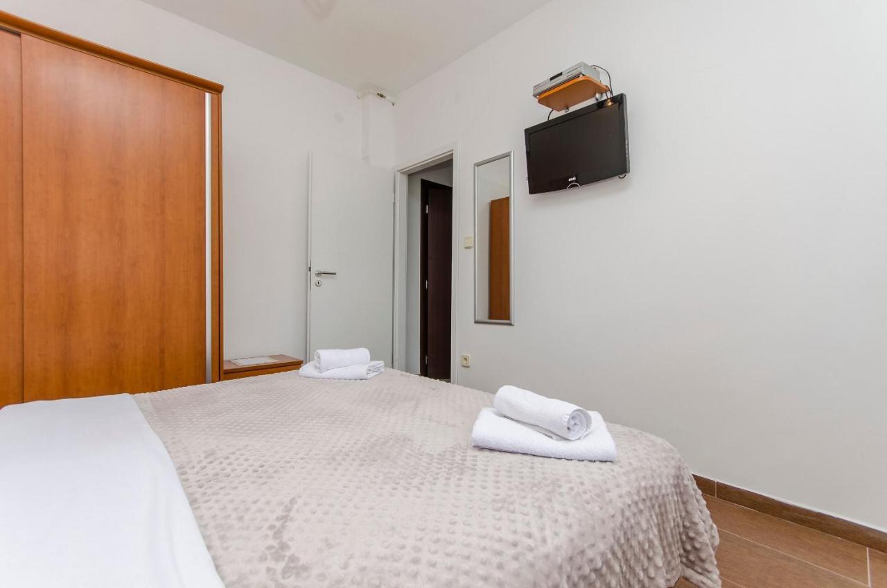 Apartments And Rooms Mare Vodice Eksteriør billede
