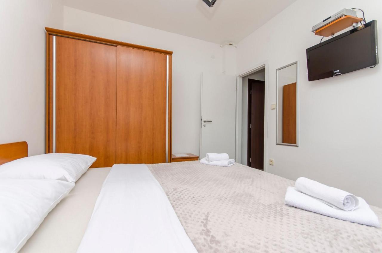 Apartments And Rooms Mare Vodice Eksteriør billede