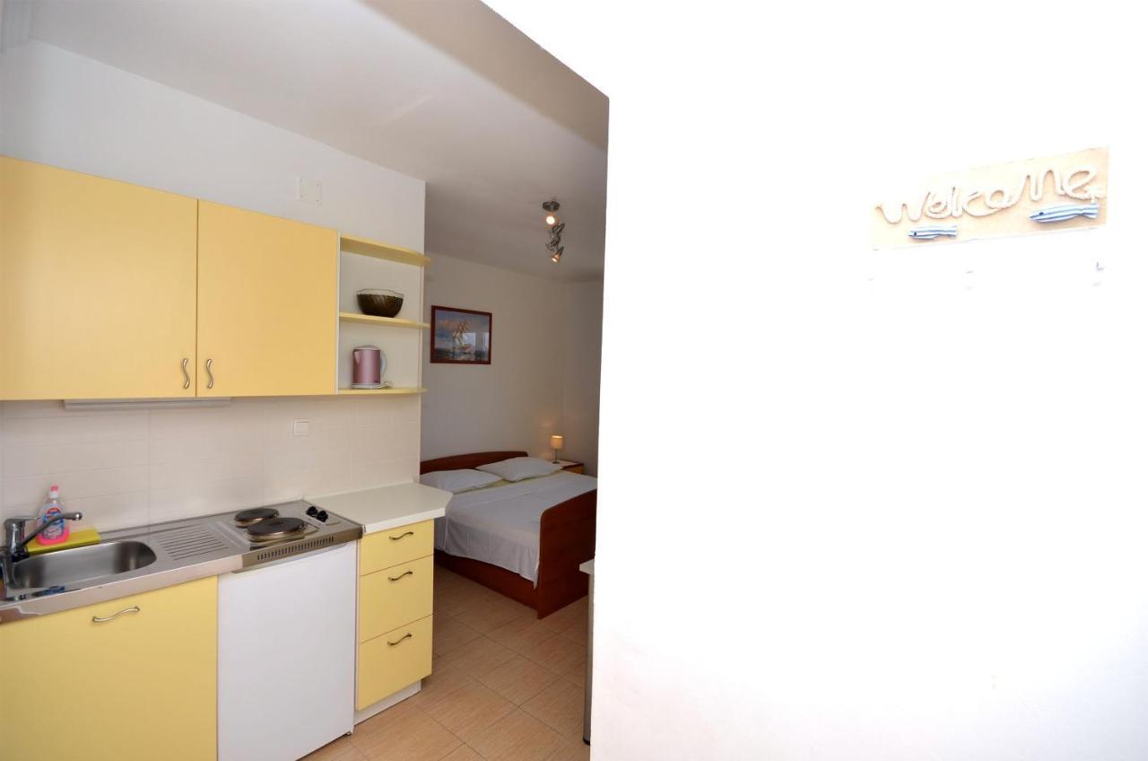 Apartments And Rooms Mare Vodice Eksteriør billede