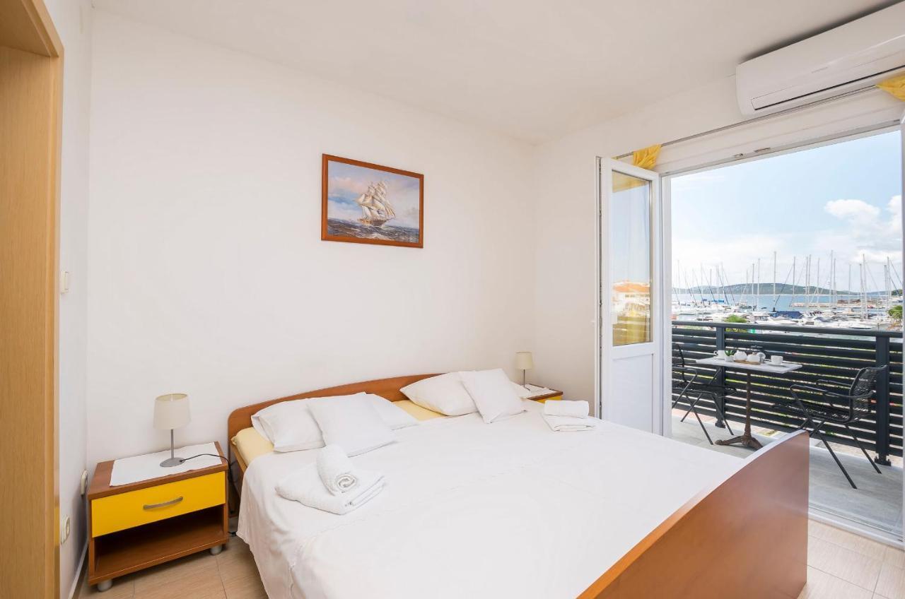 Apartments And Rooms Mare Vodice Eksteriør billede