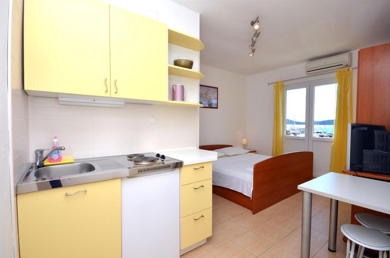 Apartments And Rooms Mare Vodice Eksteriør billede